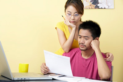 couple-yellow-bg